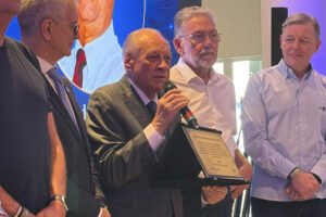 Ercílio recebe homenagem da Abase